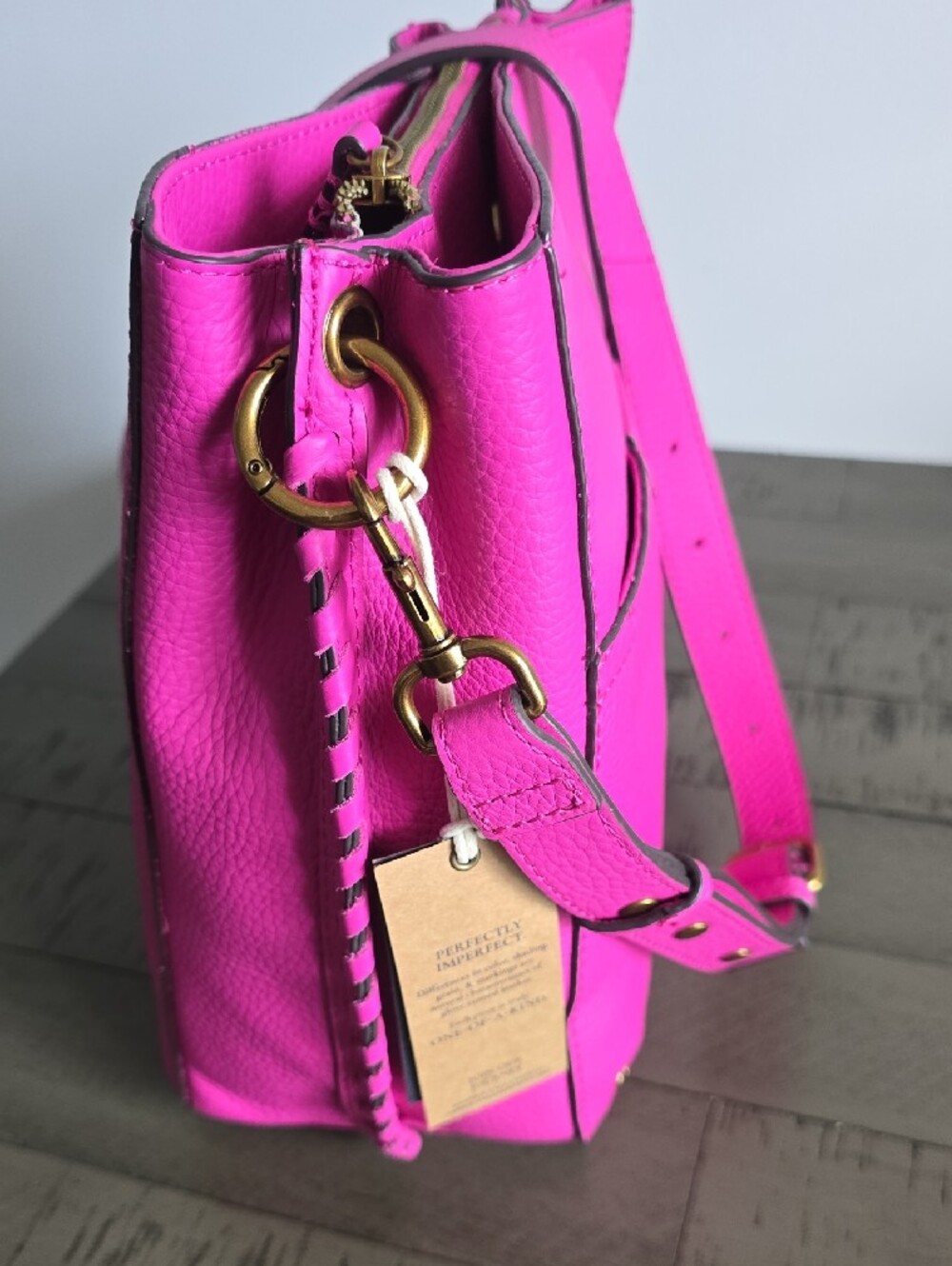 AMERICAN LEATHER CO Bright Pink Leather Crossbody Bag - Picture 2 of 11